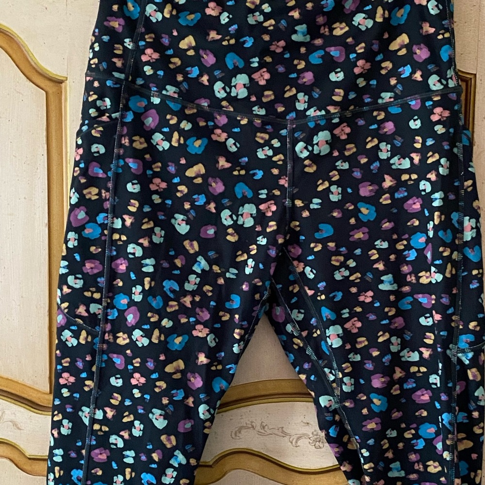 Adobos multi colored animal print leggings